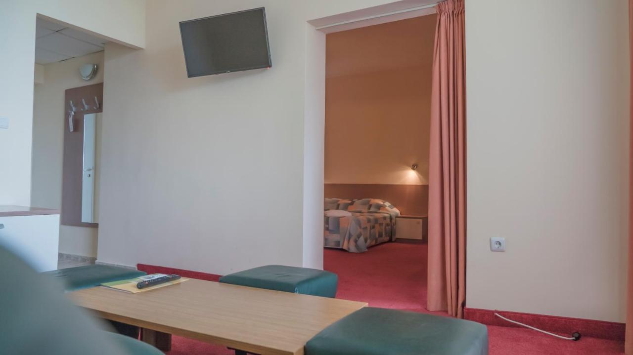 וארנה Park Hotel Persey מראה חיצוני תמונה