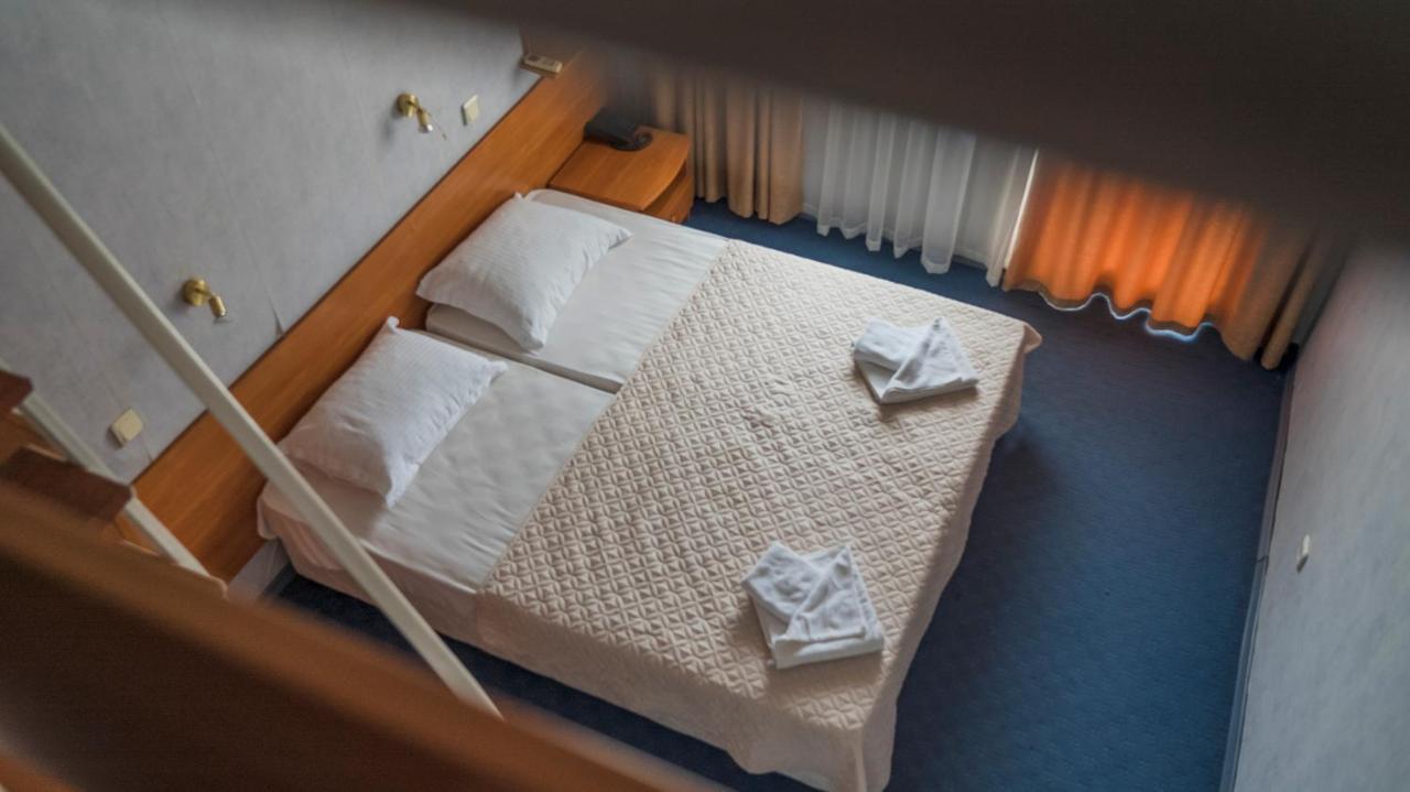 וארנה Park Hotel Persey מראה חיצוני תמונה